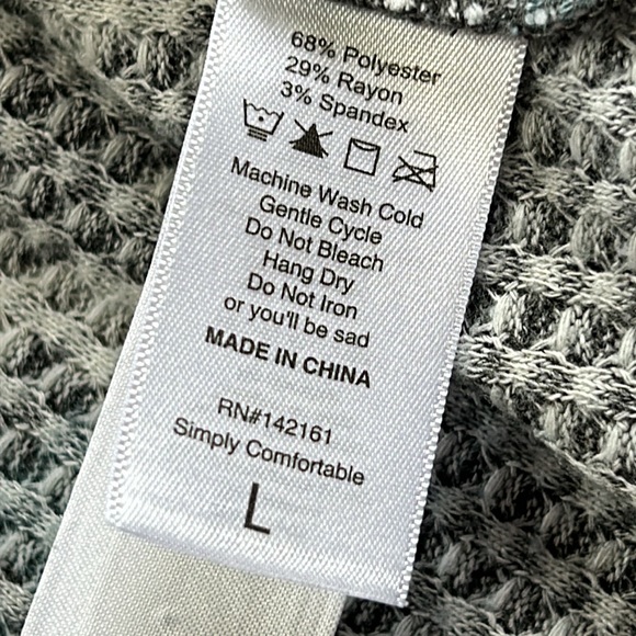 LulaRoe Aztec print top.  Waffle knit fabric. Good condition. Size Large. - Picture 3 of 11